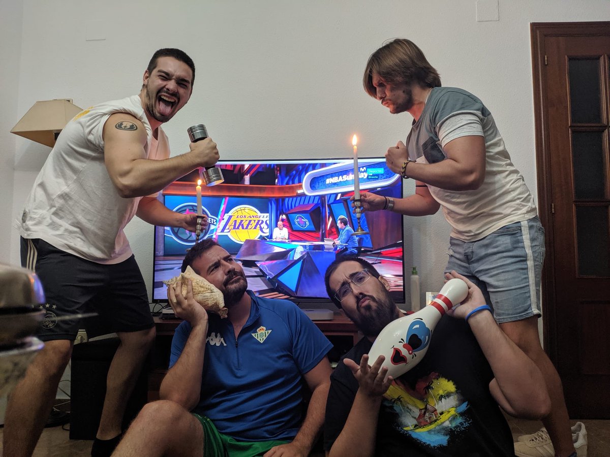 GermanMedinaB's tweet photo. @guillegimenez_ @ADaimiel pon la foto de la Squad que estamos FLIPAAAAAAOS @vamos #nbasportv @Garfi_M @jaimefdez12 @lvubeda https://t.co/u7lKgIwp5q