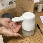 自動で消毒液が出てくる「てって」ペリカンみたいで可愛い!