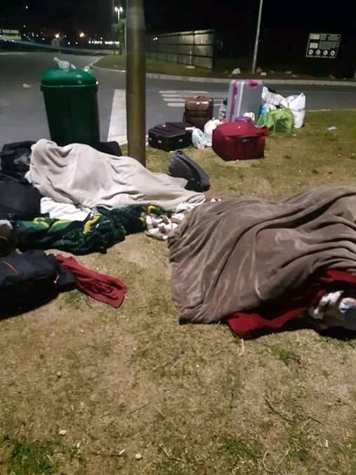 buti_omdala's tweet photo. I got woke up by endless phones from 2am because @staysouthpoint has terrorized and evicted students using bouncers in the middle of the night????
If #SouthPoint canโt accommodate students then we must ensure that there is NO business for them anywhere...
#Southpointmustfall https://t.co/T04rOsgB41