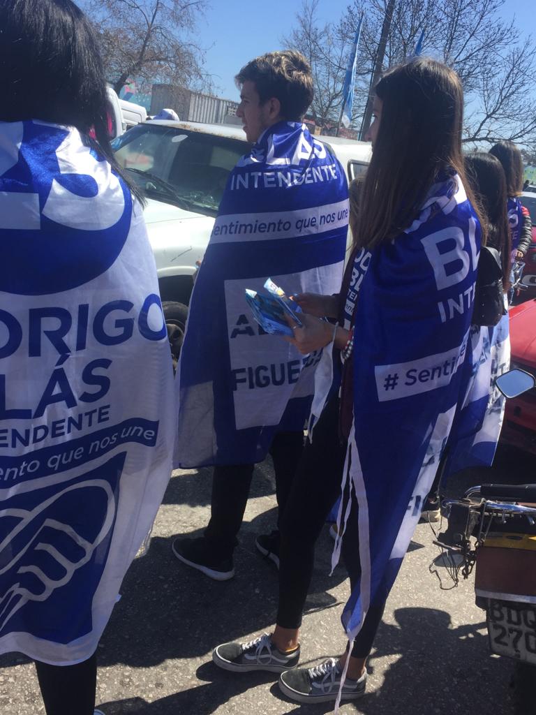 823Lista's tweet photo. Buena jornada en la feria con los compañeros!! Arriba 823💪
#RodrigoIntendente 
#RodigoBlas 
#AmaneceUnNuevoMaldonado 
#albertofigueroaalcalde823 https://t.co/r7LzwHOP6W