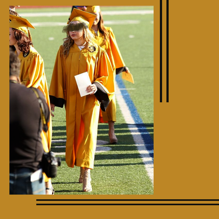 ElaliWayIero's tweet photo. ❝La ceremonia de graduación❞

┇ @ Elena
┇ @HxrryBiersack 

—El cuatro de septiembre se celebraron las graduaciones en la villa para todos los niveles, Elena y Harry estarían recibiendo su titulo universitario durante la ceremonia ofrecida en la Universidad RB poco antes del + https://t.co/dr77RAkhiD