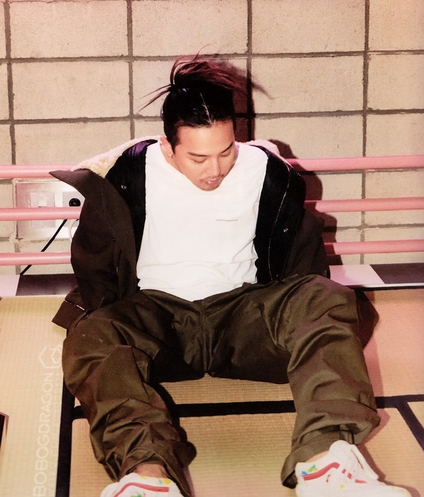 lhviiiviii's tweet photo. My most-favorite look ever! I dreamed like crazy that he would someday use it for comeback. Wild, manly and so natural. https://t.co/QYaneuy3UT