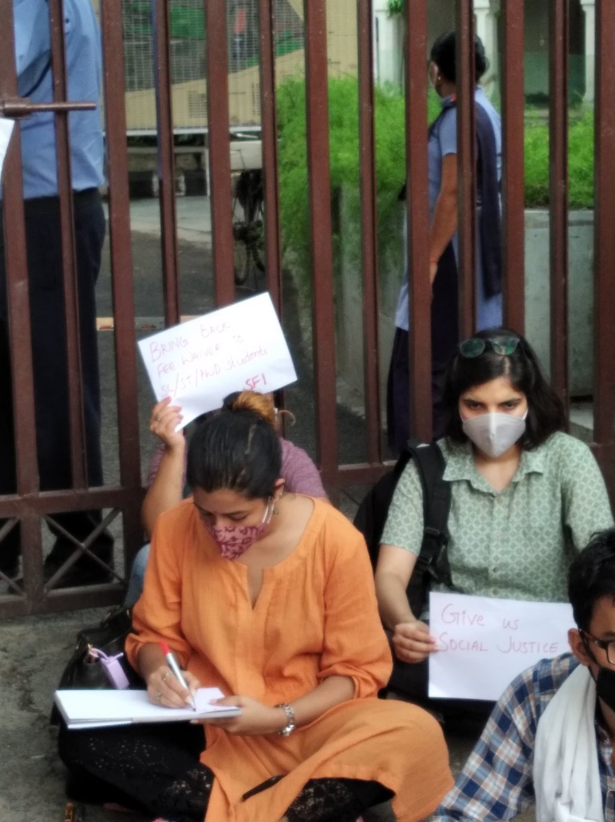 SfiDelhi's tweet photo. SFI AUD Protested at Ambedkar University Delhi against scraping of fee waiver of SC/ST/PWD students.
Caste Discrimination will not be tolerated!
#HighFeesForWhat
#BoycottHighFees
#NotInAmbedkarsName
#UpholdSCSTPWDFeeWaiver
@SfiAud @SFI_CEC https://t.co/F5Kab3ZfJe