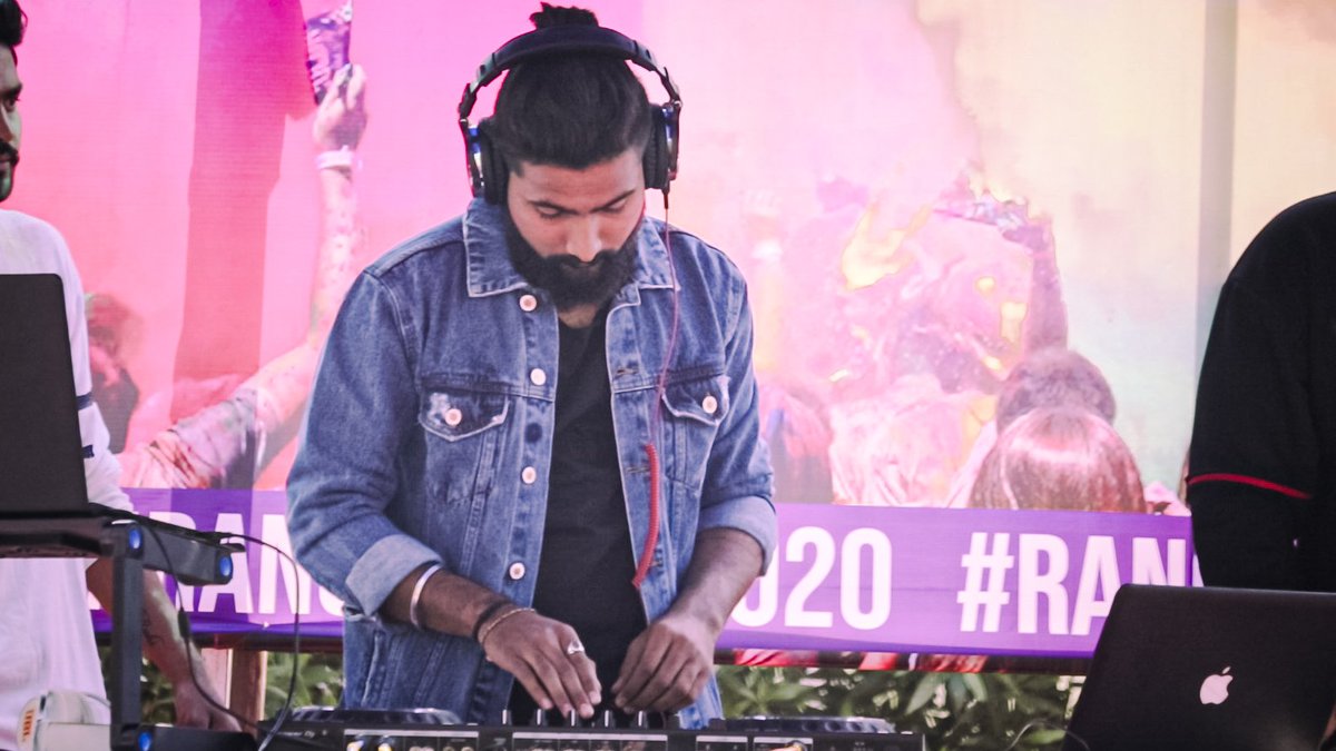 wikytheofficial's tweet photo. YES I'M A DJ 🎧 https://t.co/cU5OM8gH4q