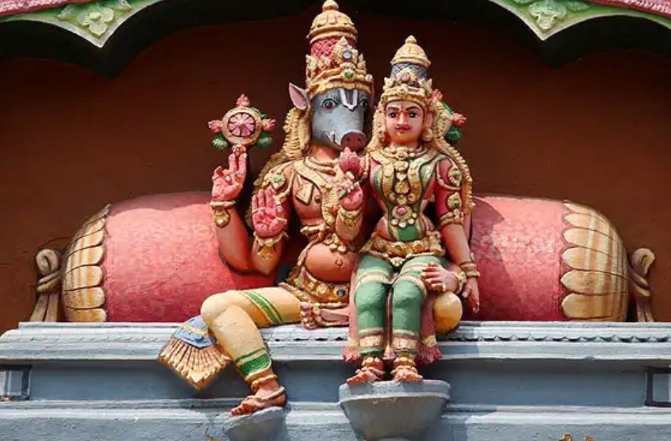 Krishna_Priiya's tweet photo. "Whatever happened was good. Whatever is happening, is good as well. Whatever will happen will also be good. Do not unnecessarily worry for the future. Live in the present moment and make the best of it.”
~ Shri Krishna 

Beautiful Couple Bhuvaraha
 at Sri RanganathaSwamy Temple https://t.co/I94WHnBrzc