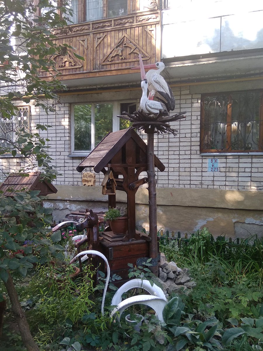 Пока некоторые критикуют власть, другие занимаются созиданием. Вот такие умельцы живут в #Тольятти на улице белорусская 25