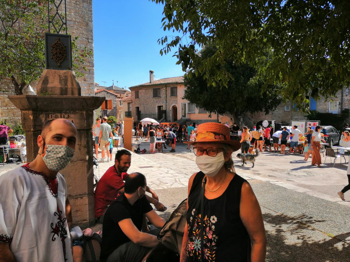 CARI_ONG's tweet photo. Le @CARI_ONG masqué mais bien présent à la journée des associations de #ViolsleFort samedi 5 septembre😷🌼☀️ https://t.co/uICUKL1gGN