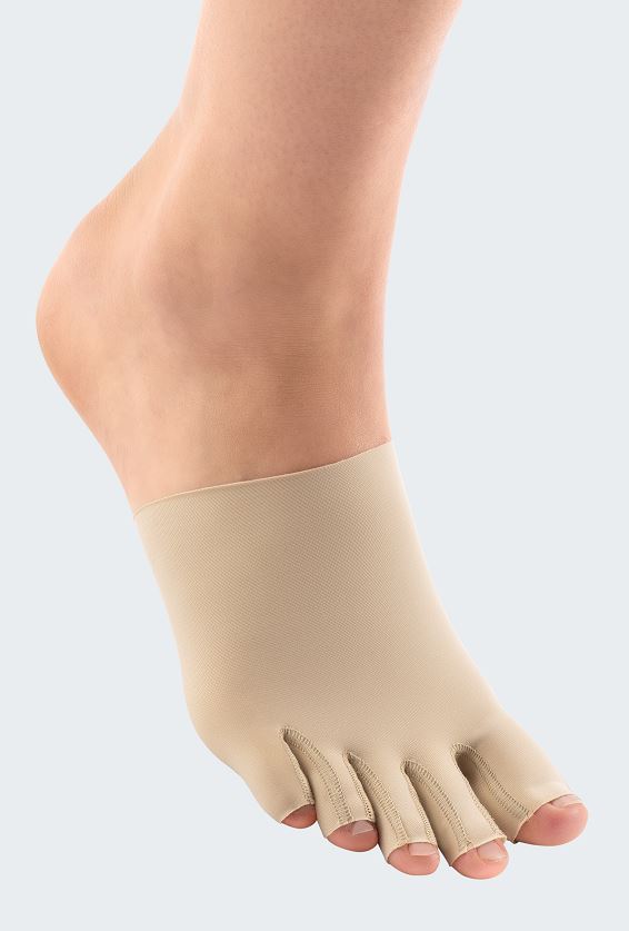 mediUKLtd's tweet photo. Have you seen our juxta toe caps? This week we will be taking a closer look at the juxta toe caps. Stay tuned to find out more! - https://t.co/bcAQctyJf4
#oedema #lymphoedema #chronicoedema #swollenlegs #swollentoes #compressionhosiery #selfcare #supportedselfcare https://t.co/00DCZNg5Xf