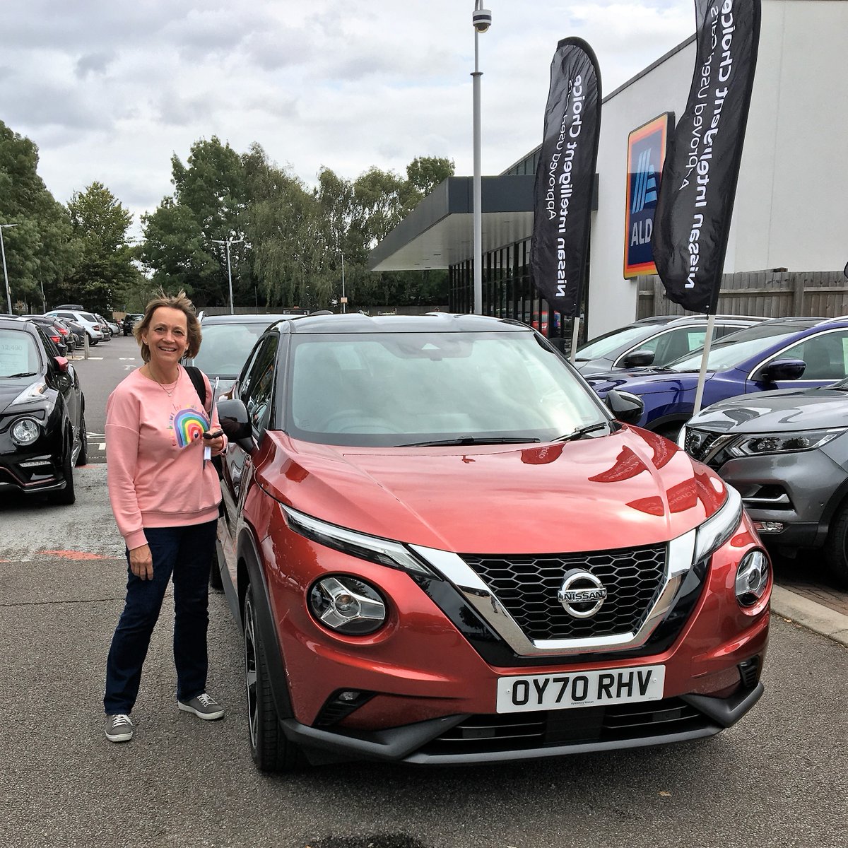 AylesburyMG's tweet photo. 🚗 HAPPY HANDOVER 🚗
So glad to see how happy Mrs James is with her brand new Next Generation Juke that she recently collected from Shaun at our Nissan dealership. We are loving the colour choice!
@NissanUK #nissanuk #70plate #nextgenerationjuke #nissanjuke https://t.co/cKEr6t5LRF