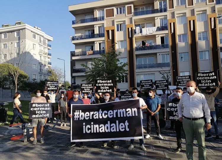 beraticinadalet's tweet photo. En saçma olaylar bile gündem oluyorken neden haykırışlarımızı kimse duymuyor? Sesimizi duymanız için daha ne yapmamız lazım ??  #pazartesi #NeOluyor #sigara #beratcermanicinadalet https://t.co/iq7JQJycAt