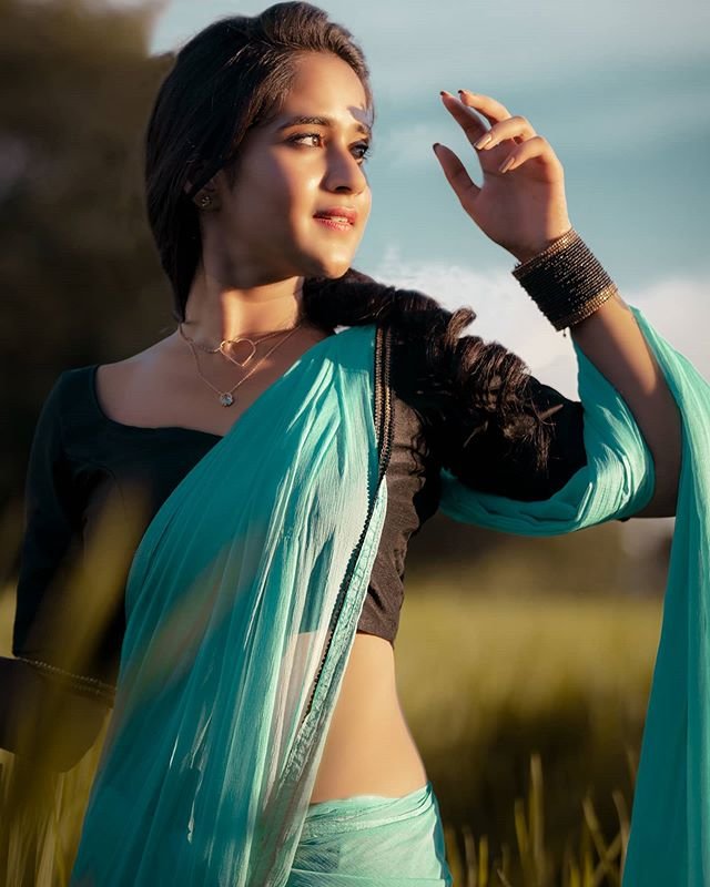 EhS6UohUwAIifcF?format=jpg&name=900x900