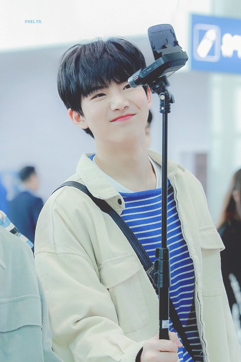 KimJunKyu009's tweet photo. @aiurspjh @treasuremembers Hope I win this GA wuv u 😍💙💎 
@treasuremembers https://t.co/yxC5rhzKyZ