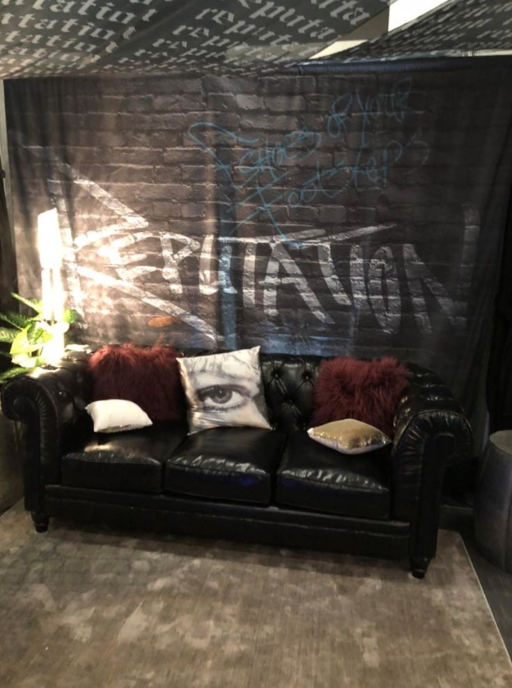tswifttheman15's tweet photo. Every single person DREAMs to come here ever!
@taylorswift13 @taylornation13 #TaylorSwift #reputationtour #reproom https://t.co/cetoo0z8zU