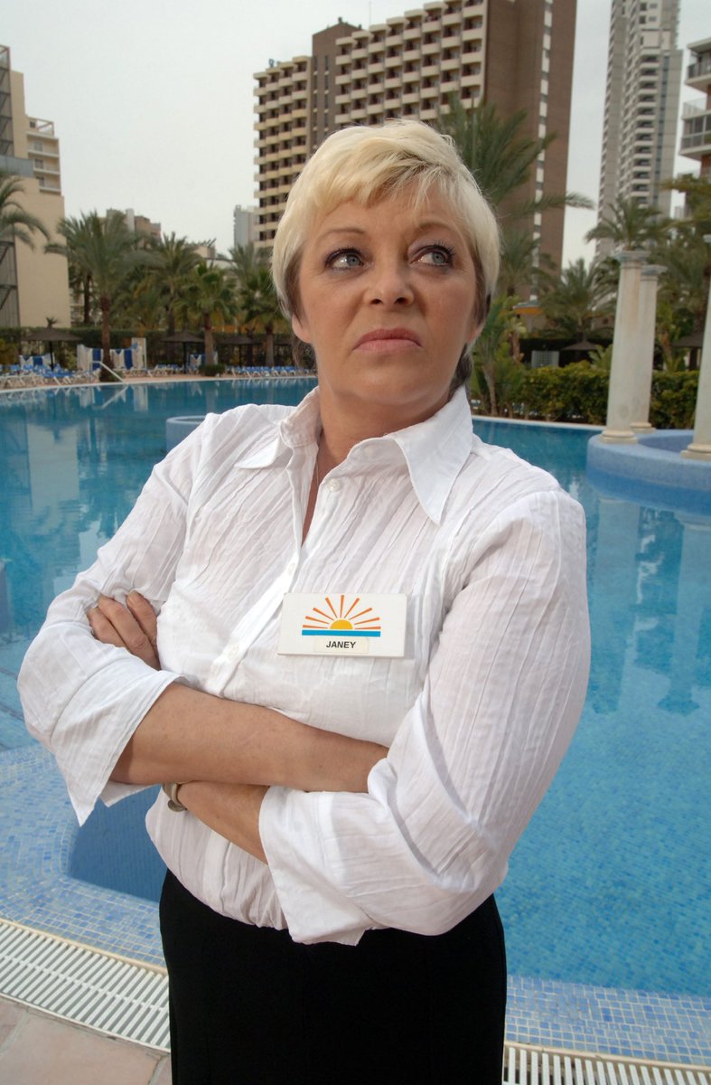 Poor woman got less abuse than this managing the Solana #djokovicdefault