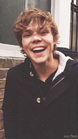 Ashton Irwin smilinghttps://abs.twimg.com/emoji/v2/... draggable=