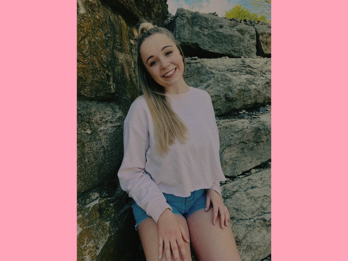 BSSmakeupcrew's tweet photo. Treasurer/Historian: Hallie Robinson -Even though I just joined makeup crew last year, the friendships I have made are immeasurable. I am so grateful that I get to be a part of this program and I cannot wait to see what this year brings! https://t.co/byJoJwB7gz