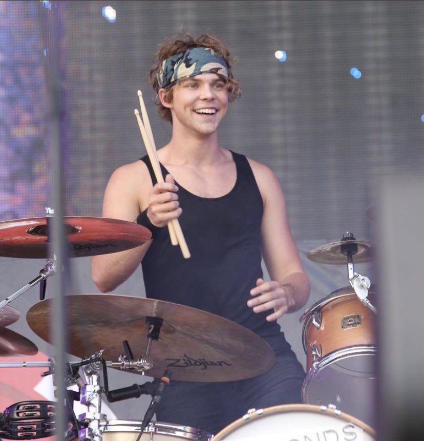 Ashton Irwin smilinghttps://abs.twimg.com/emoji/v2/... draggable=