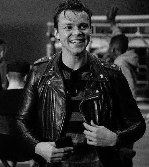 Ashton Irwin smilinghttps://abs.twimg.com/emoji/v2/... draggable=