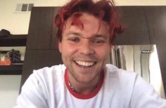 Ashton Irwin smilinghttps://abs.twimg.com/emoji/v2/... draggable=