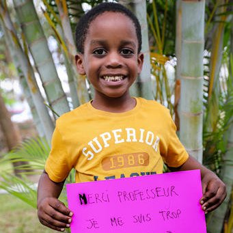 Dear teacher, thank you for_____. Fill in the blank in the comments below, and join these students in DR Congo in appreciation for those stepping up to keep children learning during the #COVID19 pandemic. #ThankYouTeacher #AfricaContinueLearning #1mBy2021