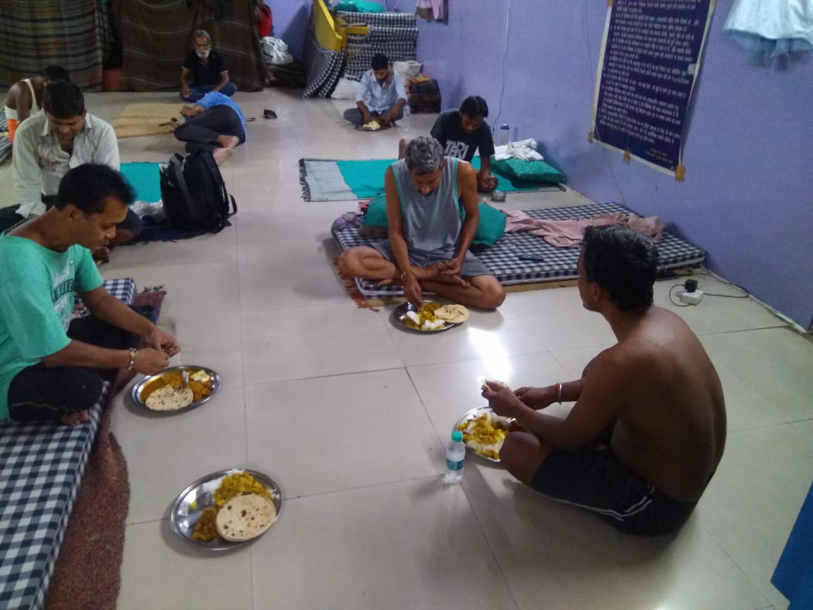 SafeApproachNGO's tweet photo. Connect with us in the program of serving daily meals. This will make you satisfy that no-one sleeps hungry because of your helping hand.
.
.
#safeapproach #ngodelhi #ngo #dailymeal #forcharity #givesupport #nonprofitorganization #charitableorganization #endhunger #donatenow https://t.co/PvLxMBbTxh