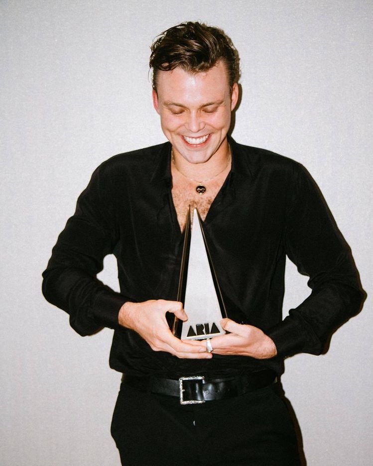 Ashton Irwin smilinghttps://abs.twimg.com/emoji/v2/... draggable=