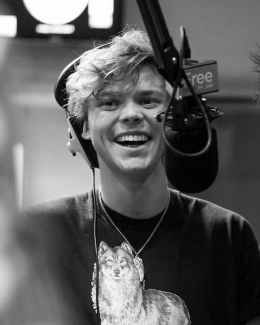 Ashton Irwin smilinghttps://abs.twimg.com/emoji/v2/... draggable=