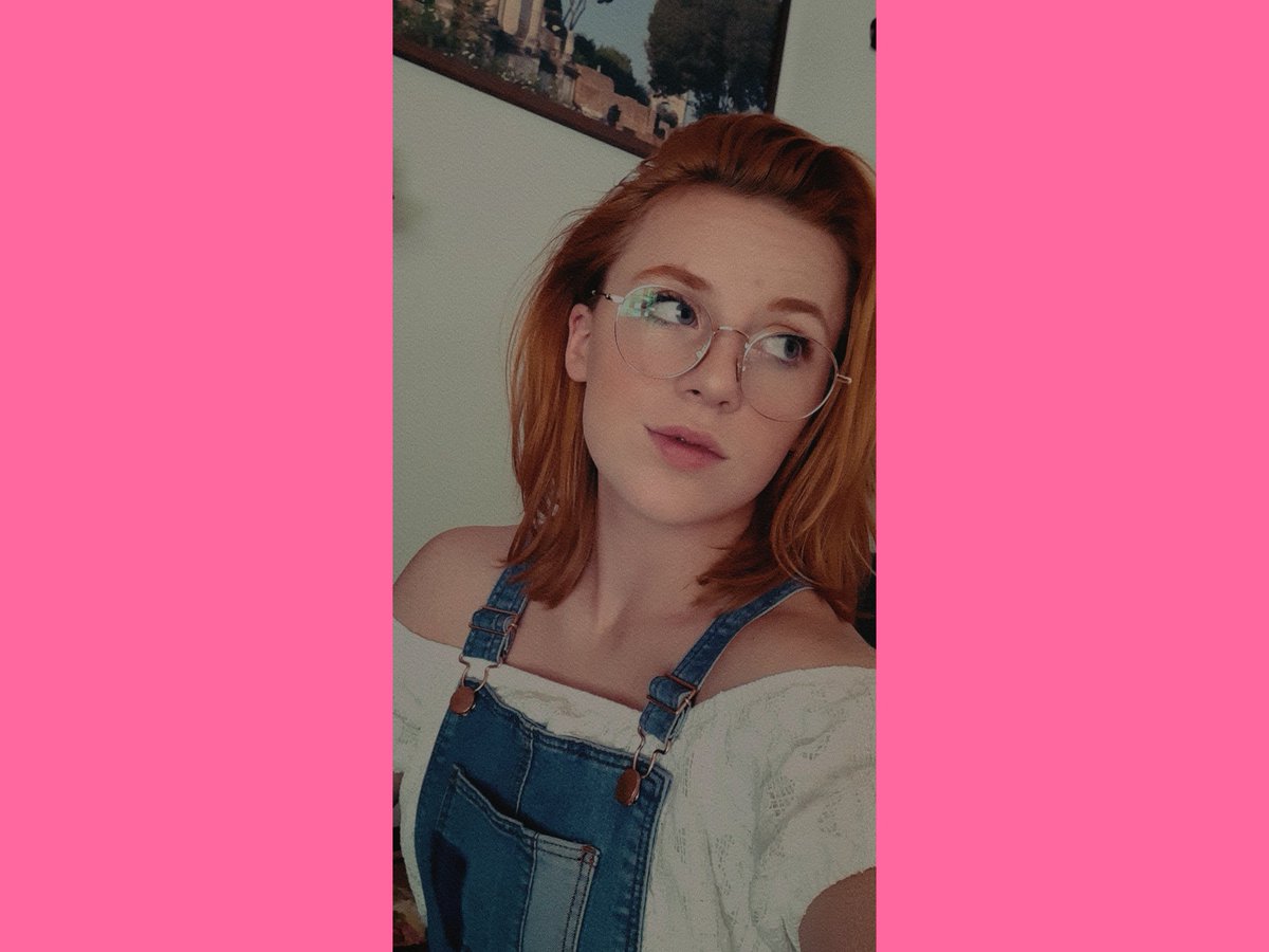 BSSmakeupcrew's tweet photo. Vice President: Vaysia Knust -I feel I have grown as a person all 4 years of my makeup crew journey, from the friends I've made to the techniques I've learned! Now I get to be Vice and teach our new students Fx makeup and CRAZY techniques to do makeup fast and easy! 🖤 https://t.co/rVU4ournuP