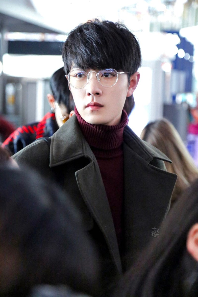 Coat zhan in glasses. S U P E R I O R