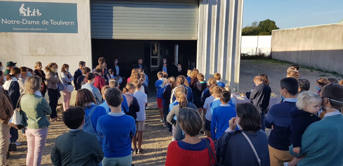 NDdeToulvern's tweet photo. Lundi 7 septembre 2020 c’est la rentrée à Notre-Dame de Toulvern pour les 46 élèves du Collège et leurs professeurs ! 
Un collège hors contrat de la Sixième à la Troisième ! 
Bonne année scolaire à tous ! https://t.co/OZBTvGqcZ8