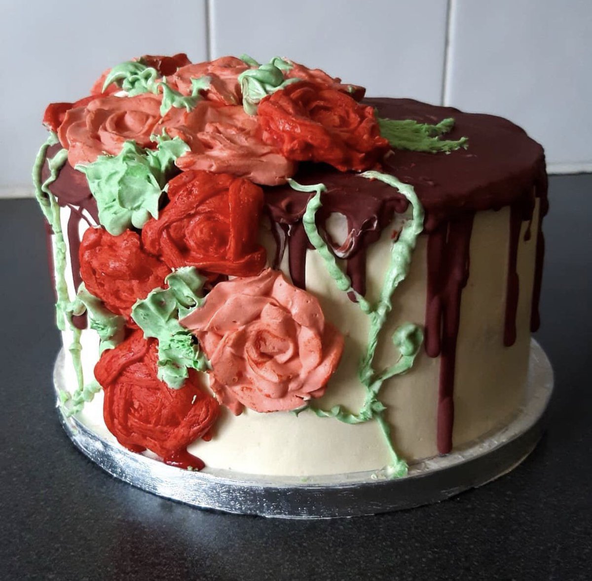 CreativesInSTEM's tweet photo. This week’s #CreativeInSTEMoftheWeek goes to @C_Poku93, a climate and atmospheric scientist, @BlkinGeoscience co-organiser, and baker (he/him/they). He is currently a postdoctoral researcher at the University of Leeds, but his spare time creates all sorts of delectable bakes ! https://t.co/LoxlibI5dp