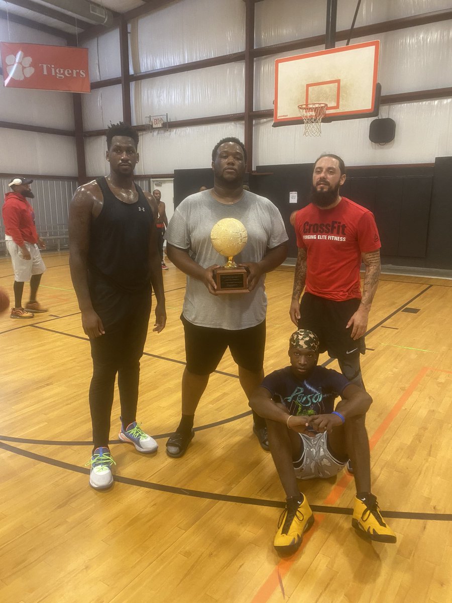 BiqqBoiByars's tweet photo. Truth be told I might be the best  Gm in the game. 💯💯💯 Labor Day Champs Mystikal Tate Joshua Sims and Peak 🏀🏀🏀 https://t.co/JfOoZV8f6z