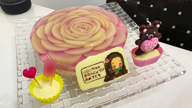 blackdog1tokyo's tweet photo. 昨日は上の子の誕生日パーティーでした😄

家族の記念日には、奥さんが毎回お料理やケーキに腕を振るってくれるので、子供達も大喜び😆

国語の課題でファーブルの伝記を延々とやっていたので、それを期待して偉人伝買ったのに、ファーブル入ってなかったしー🤣

#RTしまくります
#RTにはRTでお返し https://t.co/ZWVj1ohdwP