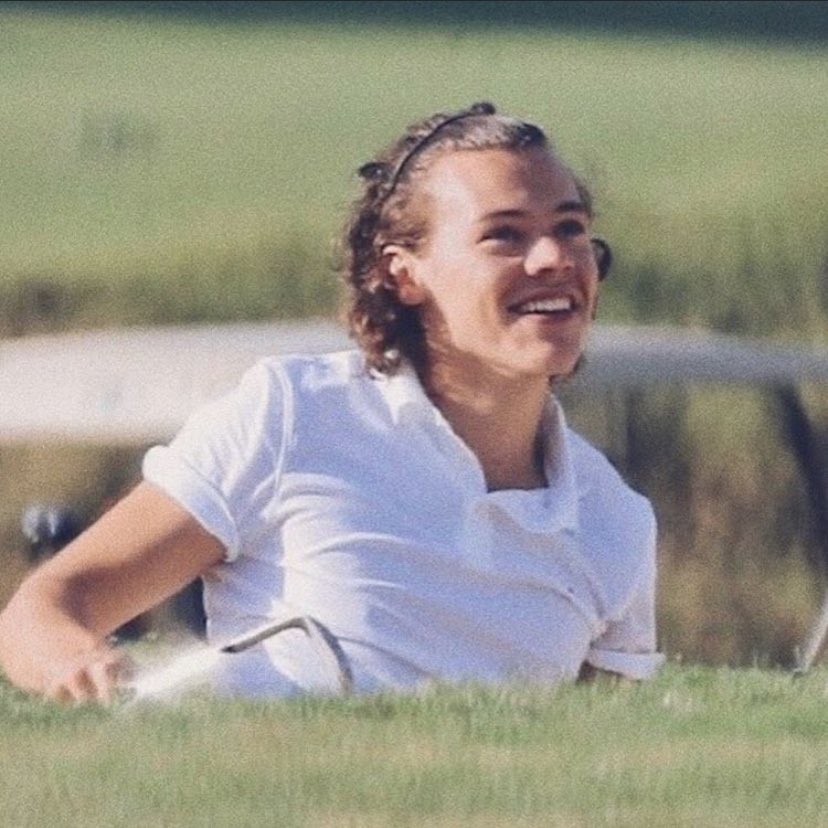 thread of random harry pictures i think about daily