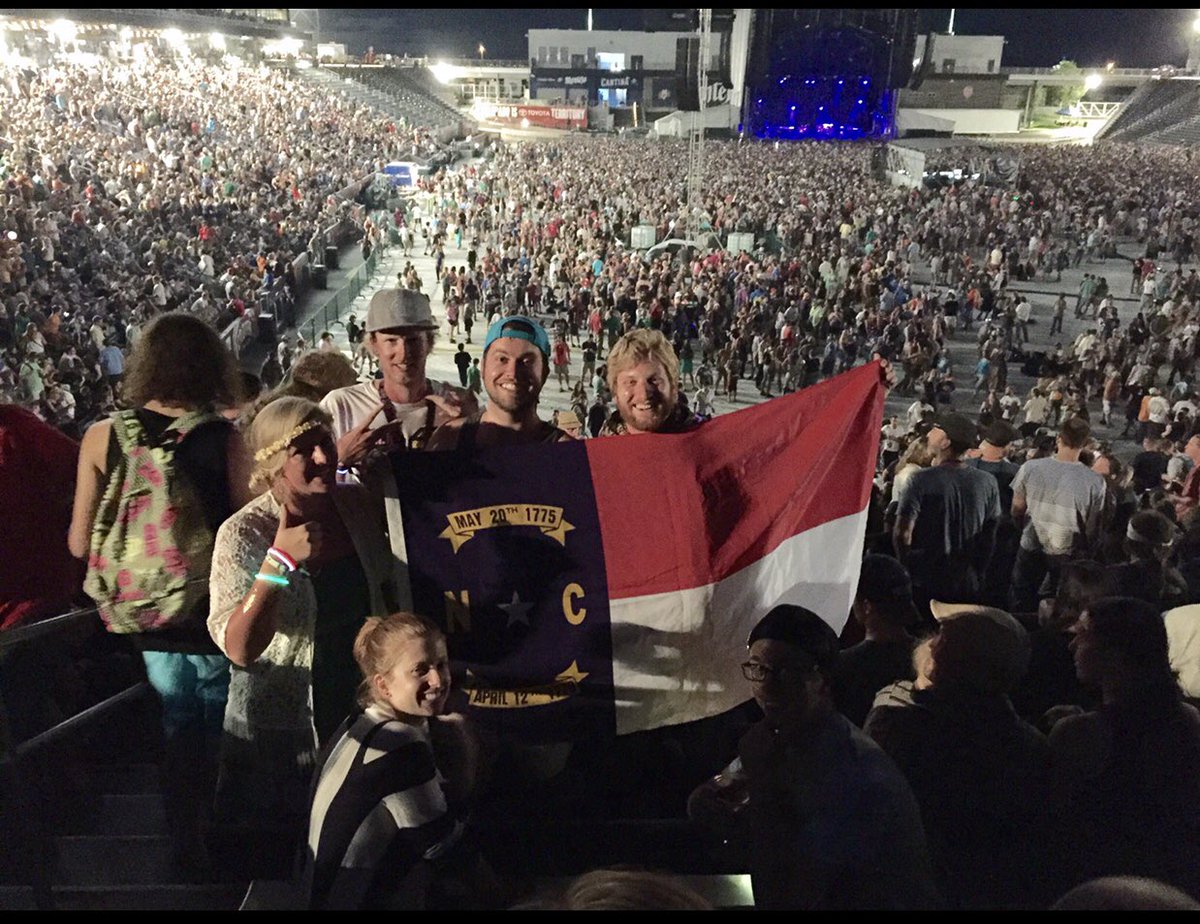 mizzmarymac14's tweet photo. #daam got me in the feels! 5 years ago, y’all!! #phish #ncrepresent @Anderson_United @this_is_Bones @gpeavs @YouEnjoyMySocks https://t.co/KlZRRoY0UL