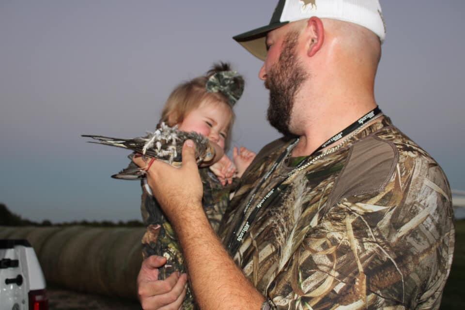 kspricee's tweet photo. B wasnβt too sure about the dove but she sure looked cute out there β€οΈ #auntk #blakelykay https://t.co/oW2bBz6xsf