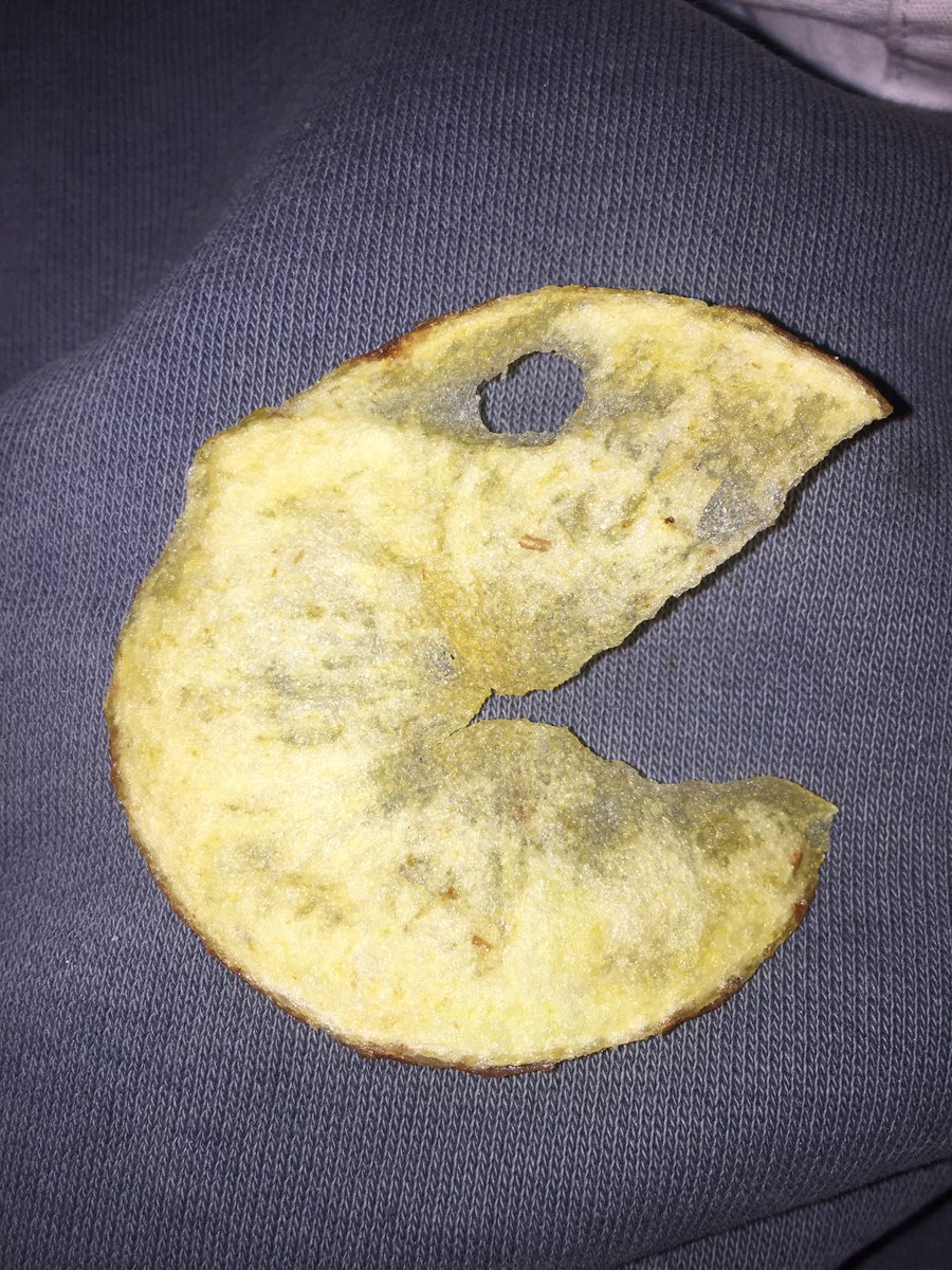 GoatIips's tweet photo. @LindaOkaythen @PaoloViscardi @MrTaytoIreland @MrTaytoNI @LAYS @GoatIips has just been blessed with this miraculous @BandaiNamcoUK #PacMan crisp in his budget bag of @LidlGB #Snaktastic ready salted crisps! 😯😇 https://t.co/KQUyDhOB4B