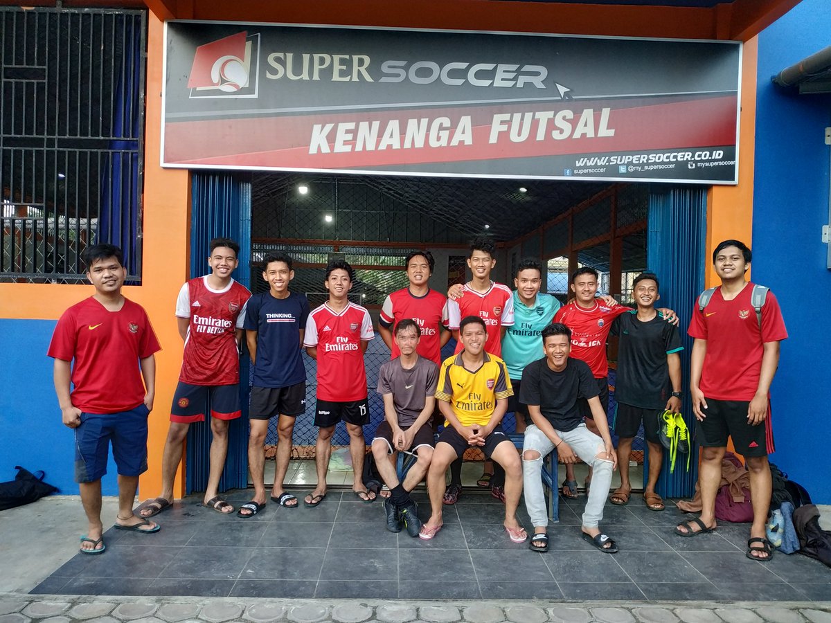 AIS_BKL's tweet photo. Tetap jaga kekompakan! Ayo yg lain ditunggu minggu depan sanak!

#funfutsalaisbkl #futsalseruaisbkl #VCC #COYG #arsenal #fairplay https://t.co/82smkXig4e