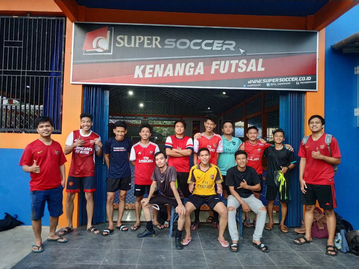 Tetap jaga kekompakan! Ayo yg lain ditunggu minggu depan sanak!

#funfutsalaisbkl #futsalseruaisbkl #VCC #COYG #arsenal #fairplay