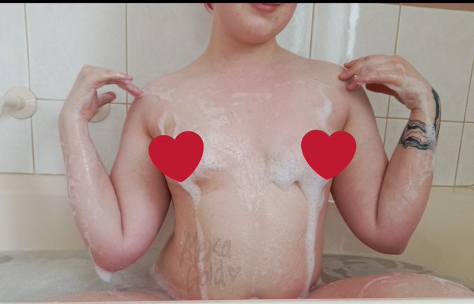 Wish my bath was big enough for two https://t.co/uP6Xdn0vIg