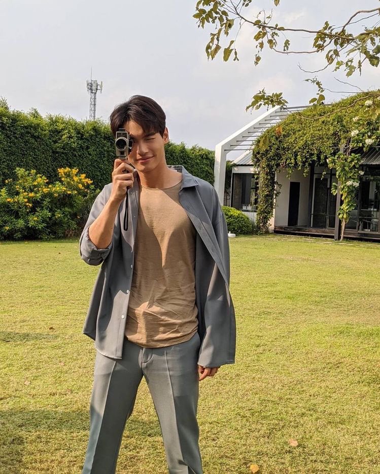 acruxv_'s tweet photo. @bbrightvc @foeifoeifoeii @toyypathompong @Firstkpp @Gunnzsmile @toelaewofficial The person who took this photo was Win, i can prove it:).. @winmetawin https://t.co/3ogqKn41oo