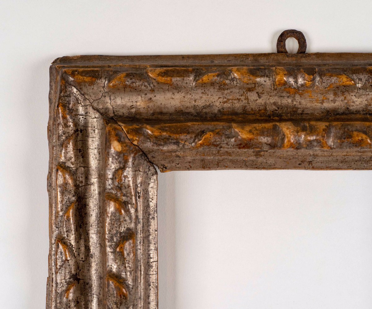 EpsilonArtShare's tweet photo. This 20.5 x 26.3 cm antique #WoodenFrame was most likely crafted in Rome in the 17th century. It is beautifully #HandCarved and finished with silver leaf. You can find it now on #EpsilonArtShare (link in bio) for both purchase and investment, among many more antiques. 😊 https://t.co/FoQ4j2HexE