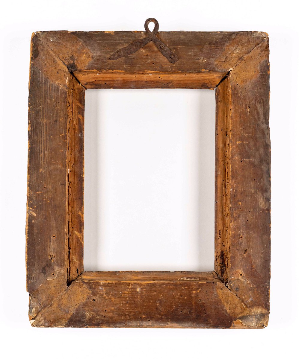 EpsilonArtShare's tweet photo. This 20.5 x 26.3 cm antique #WoodenFrame was most likely crafted in Rome in the 17th century. It is beautifully #HandCarved and finished with silver leaf. You can find it now on #EpsilonArtShare (link in bio) for both purchase and investment, among many more antiques. 😊 https://t.co/FoQ4j2HexE