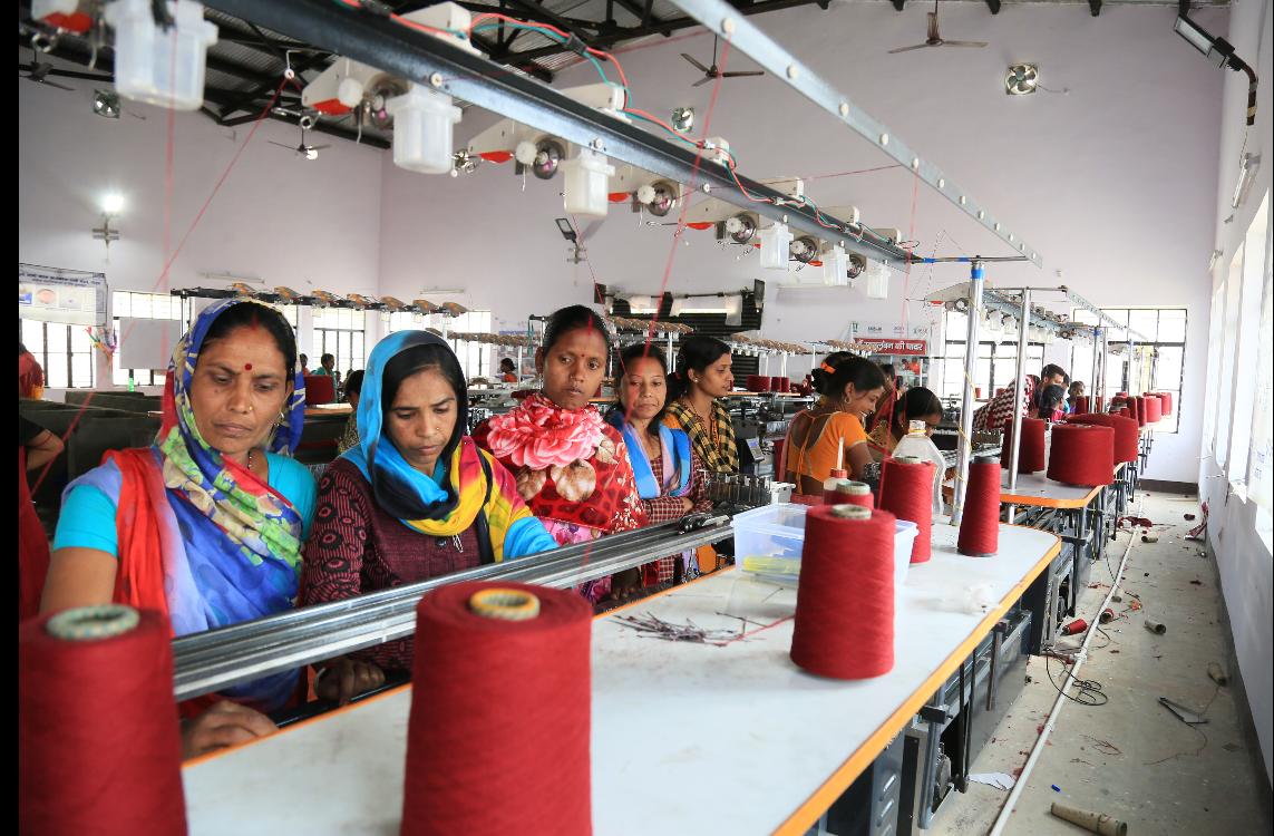 AspirationGodda's tweet photo. Under Godda district, Jharkhand has also given best example of atmanirbhar .
More than 1600 women  school uniform stitching work  doing together and earn 2.8 crores with 2yr.
Also prepare 2 lakh cloth mask only 10 rupees per mask cost, Apron for doctors
@HemantSorenJMM
@PMOIndia https://t.co/ezYyDxQfPQ