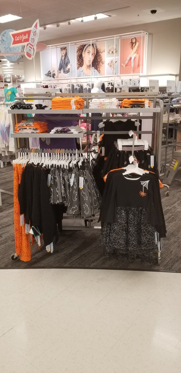 Wonderfully Witchy!! Shout out to Style Consultant Jennifer for merchandising the Halloween fixture for the new VMG! #T1505 #worksomewhereyoulove