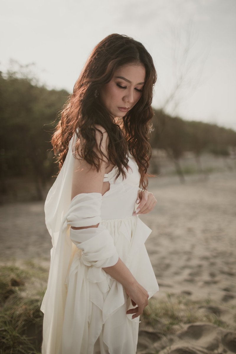 muthiadinar's tweet photo. My First Single, My First Video Clip
#muthiadinar #videoclip #jogja #parangtritis #MDstory #MDlife #MDactivity #peace #lovelovelife #indonesia #bismillah #singer #happylife #femalesinger #indonesiasingers #song #video #music #indonesiamusic #indonesiamodel #newsingle https://t.co/K0QcAowJWN