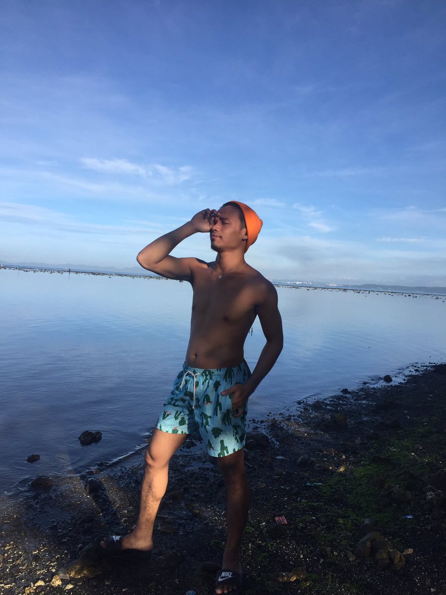 Owalicious101's tweet photo. quarantine beach 🏊🌊 https://t.co/vclb96uZKz