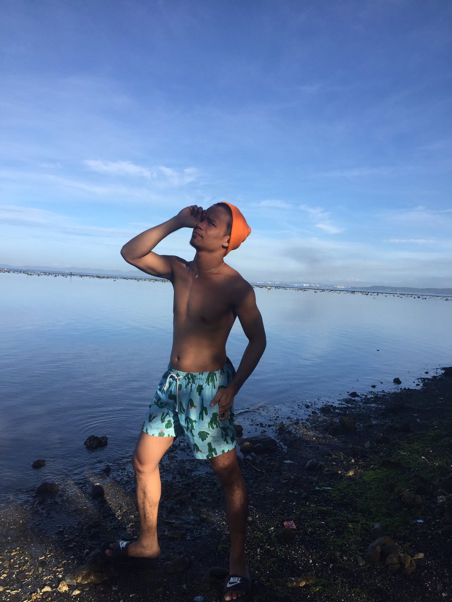 Owalicious101's tweet photo. quarantine beach 🏊🌊 https://t.co/vclb96uZKz