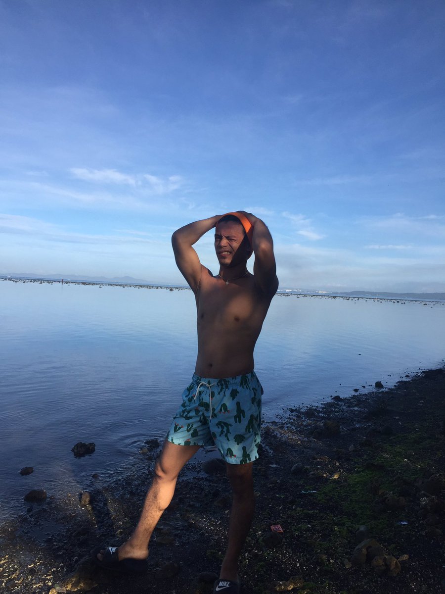 Owalicious101's tweet photo. quarantine beach 🏊🌊 https://t.co/vclb96uZKz