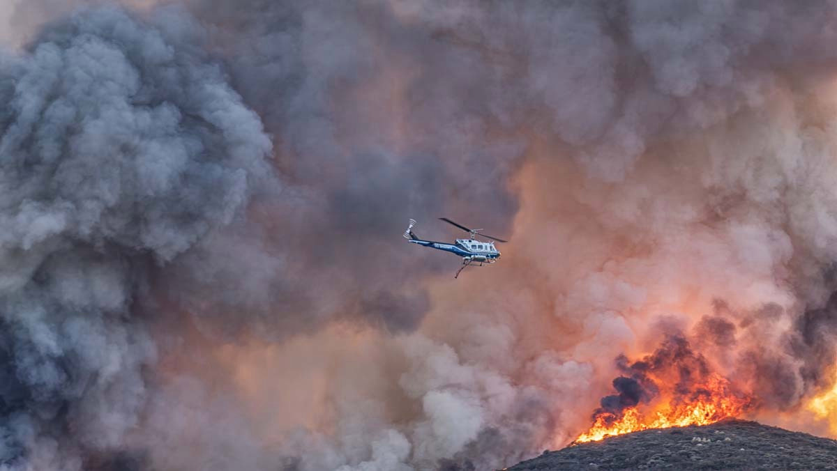 fox5sandiego's tweet photo. Watch Live: Our crew is on Lyons Valley Road giving us a live look at the #ValleyFire. Cal Fire says it is one percent contained and has grown to 9,850 acres. https://t.co/LpGiIlZK5e https://t.co/4b8KFaMBEx